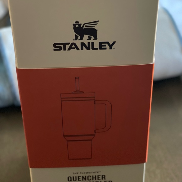 NIB Stanley 30oz Travel mug - Picture 4 of 4